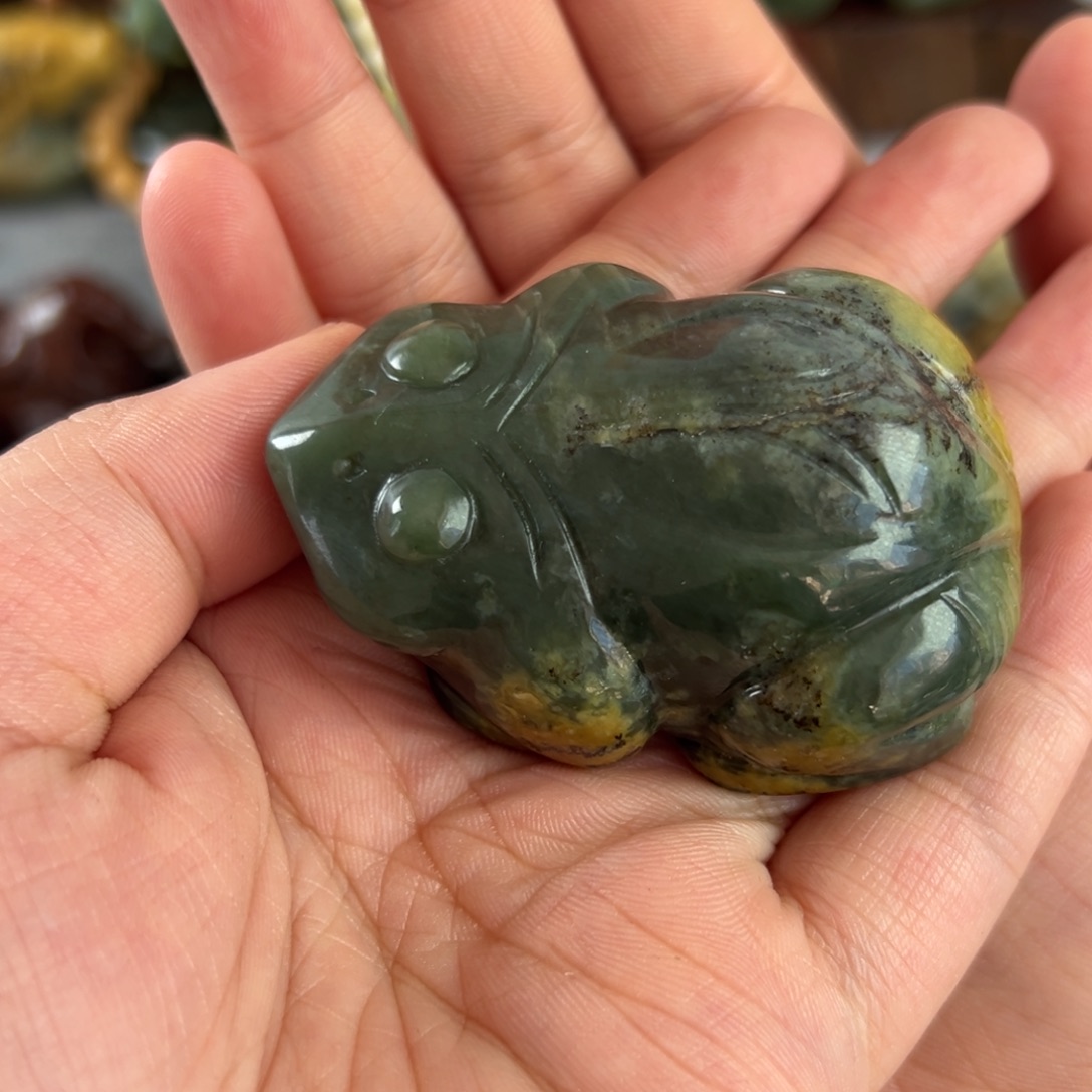 岫岩河磨玉（透闪石质玉）把件未镶嵌m**u