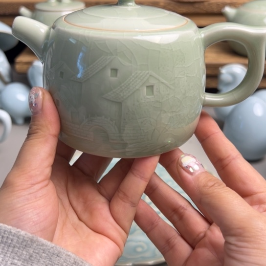 海*+纯手工 微瑕 豆绿色井栏壶
