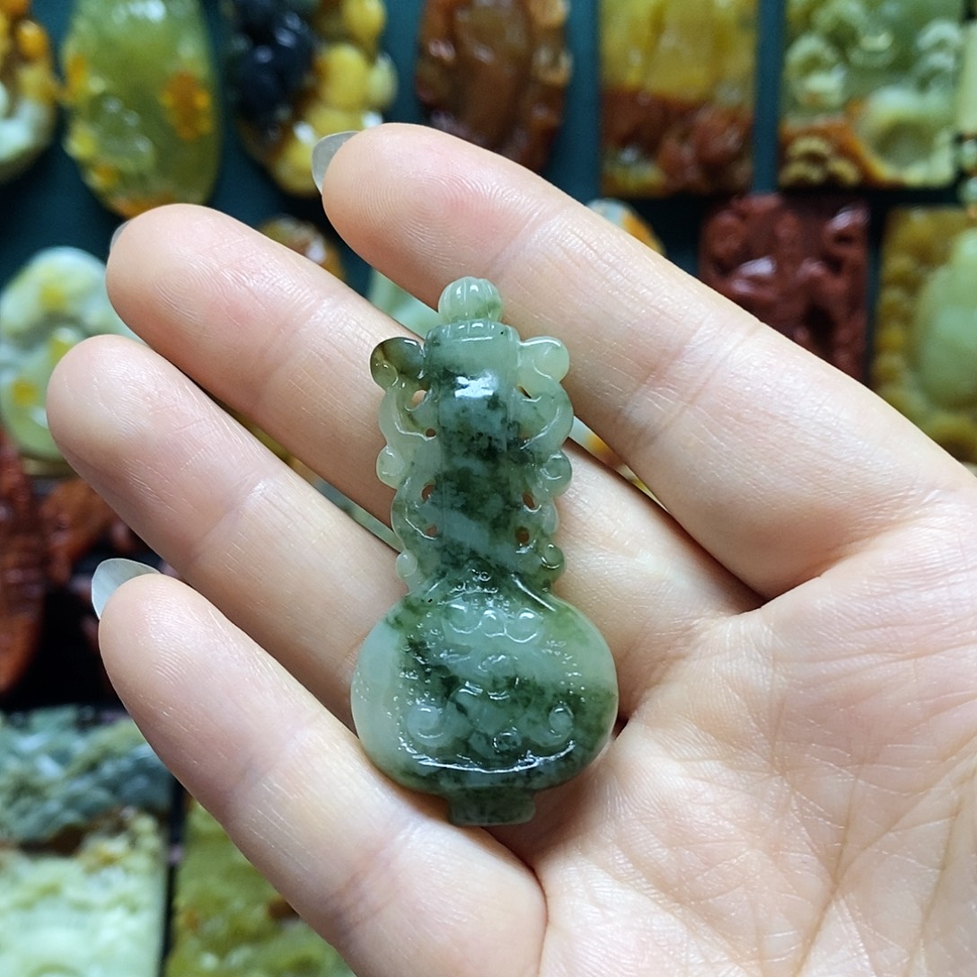 岫玉未镶嵌吊坠(赠链)