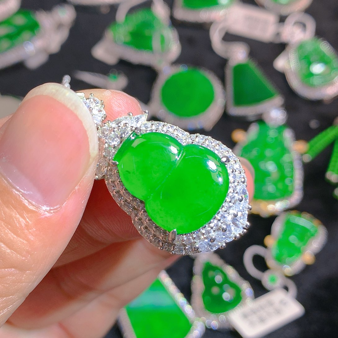 翡翠颈饰银S925镶嵌吊坠