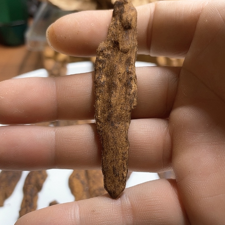 沉香木手把件越南老惠安红土料发一块