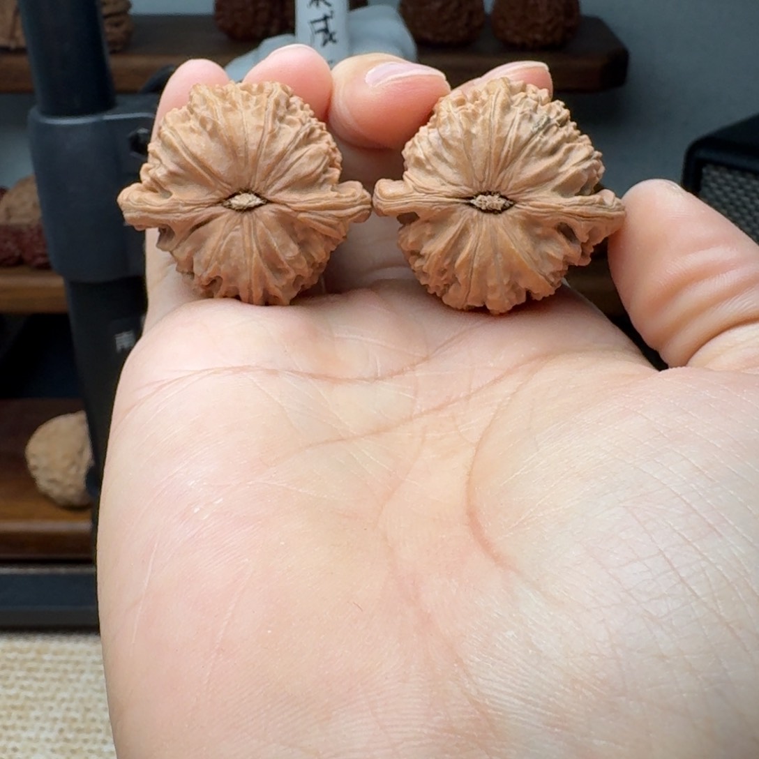 文玩核桃把件3903闷白