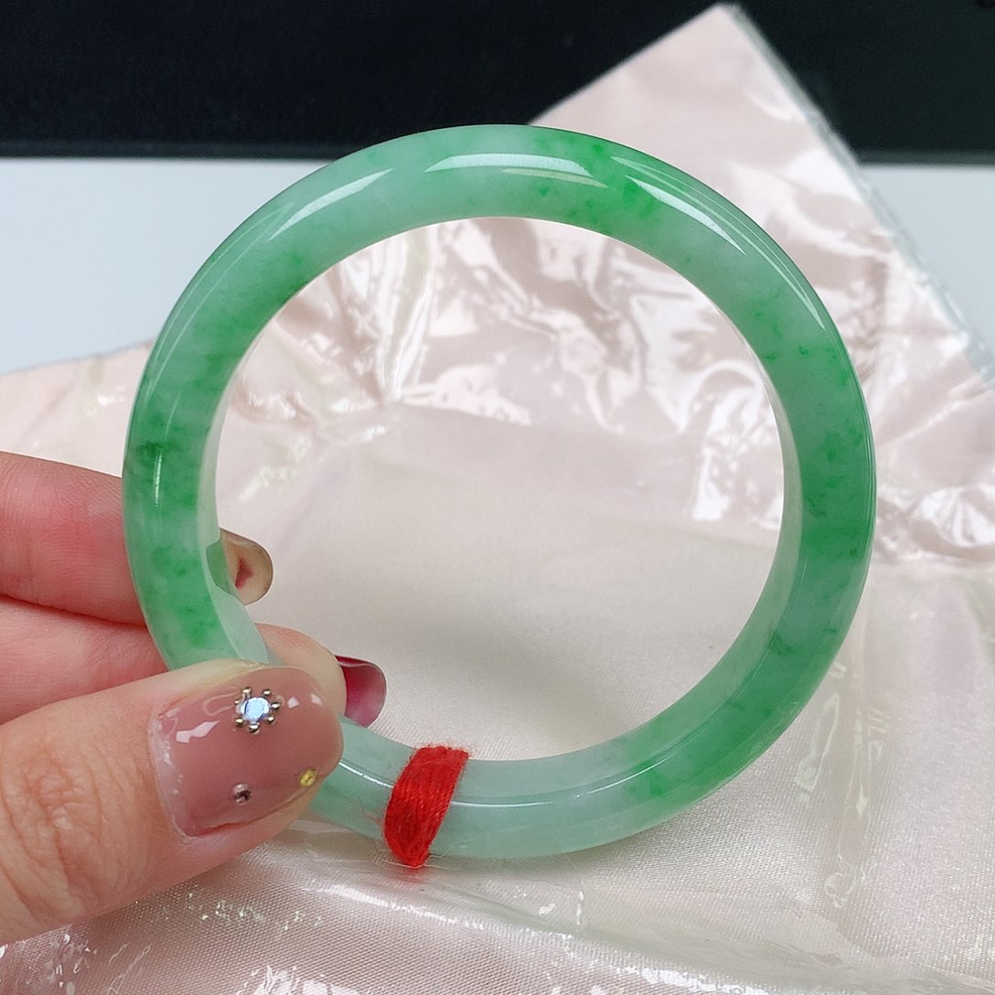 翡翠手镯未镶嵌天然翡翠A货812