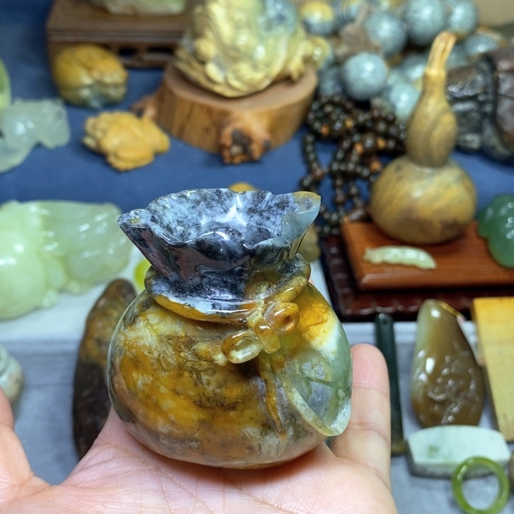 蛇纹石玉花玉钱袋未镶嵌