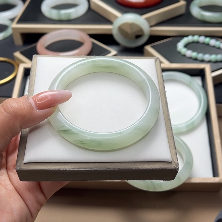 石英质玉手镯未镶嵌不****菜