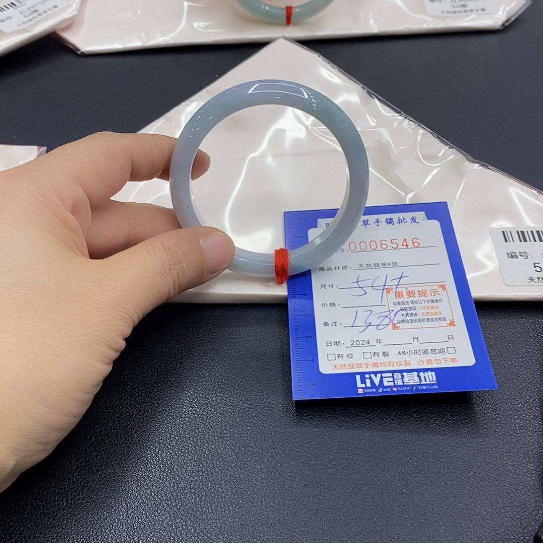 翡翠手镯未镶嵌翡翠手镯