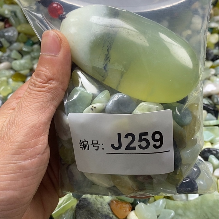 蛇纹石玉鱼缸石未镶嵌