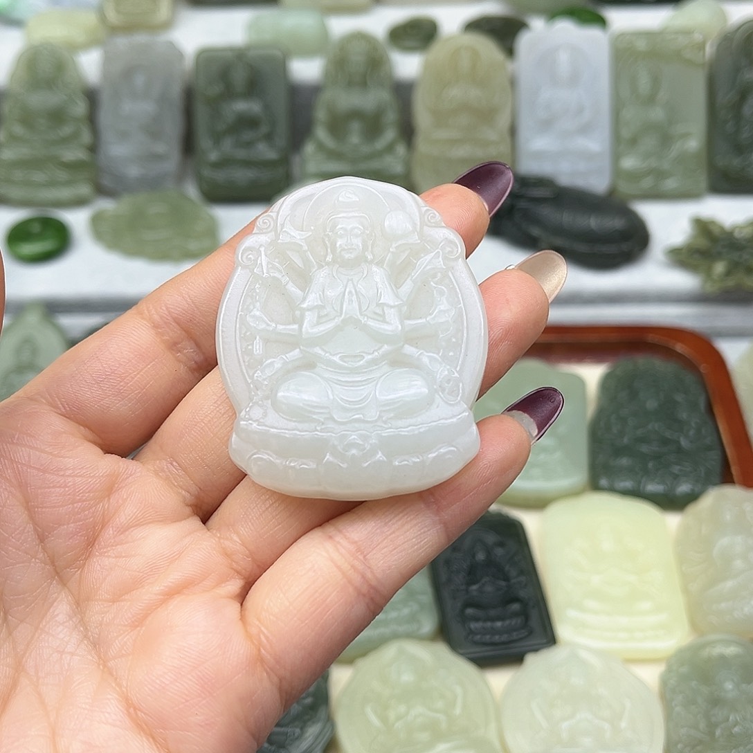 和田玉颈饰未镶嵌刘***?