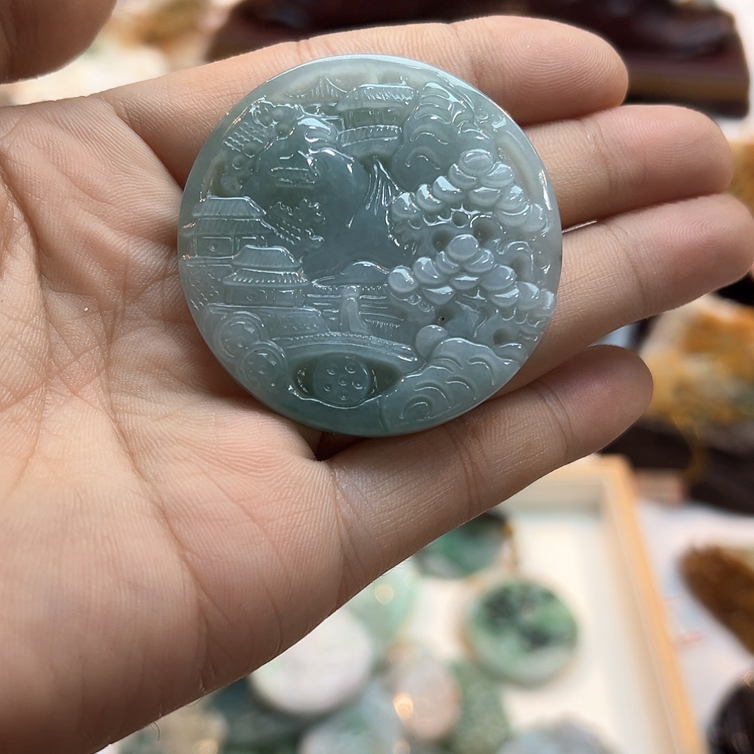 翡翠未镶嵌颈饰挂件