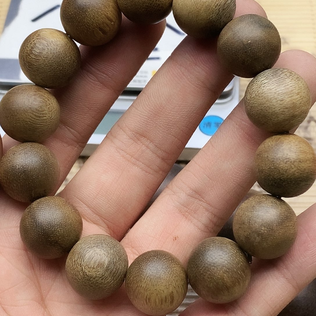 沉香沉香碎屑莺歌绿