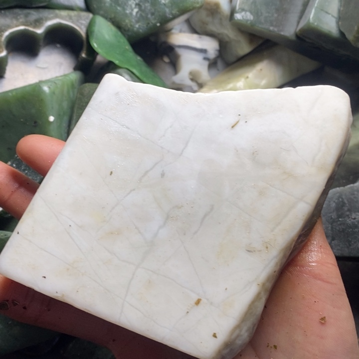 透闪石质玉挂件未镶嵌