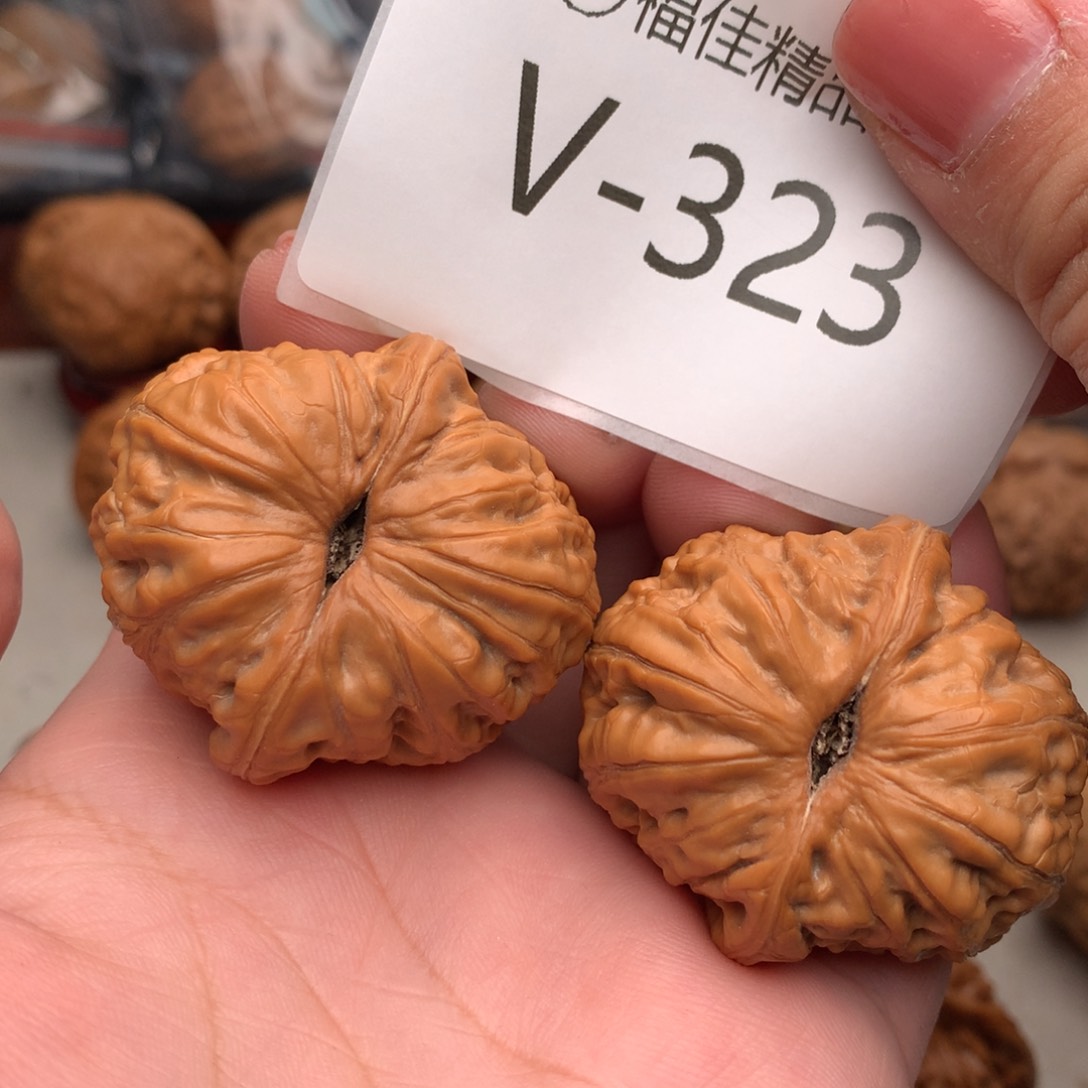 文玩核桃把件42元宝……..