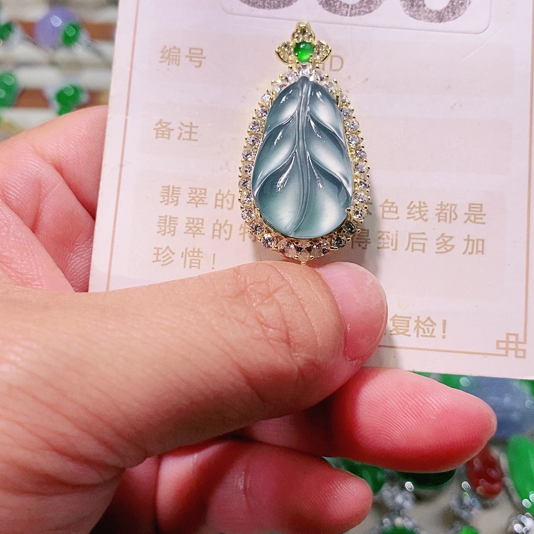 【闪购商品】翡翠挂件未镶嵌裸石