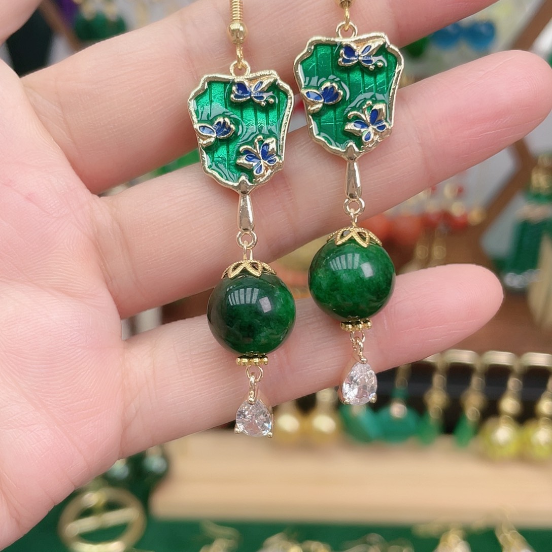 石英质玉合金耳饰