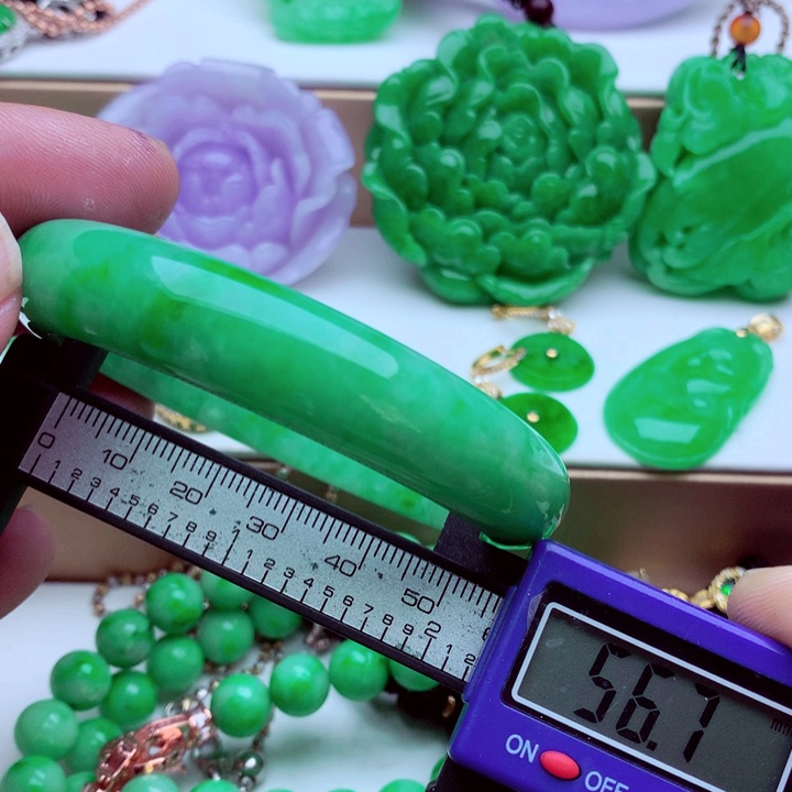 翡翠未镶嵌手镯…．