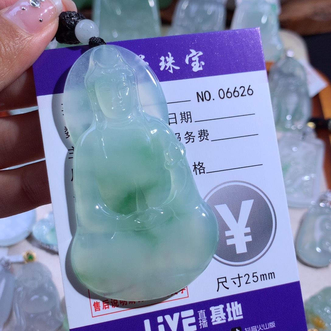 翡翠颈饰未镶嵌素衣观音