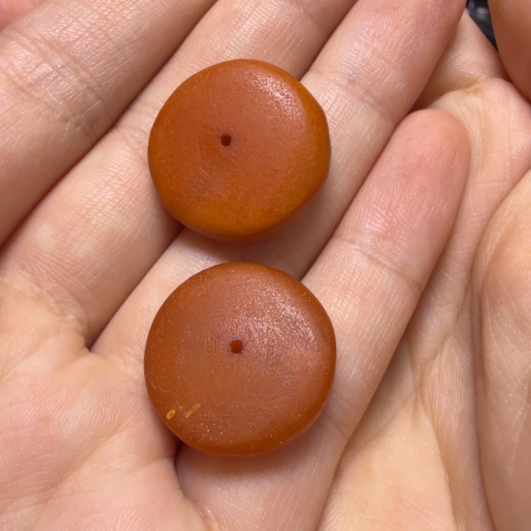 蝴***蝶琥珀未镶嵌颈饰吊坠