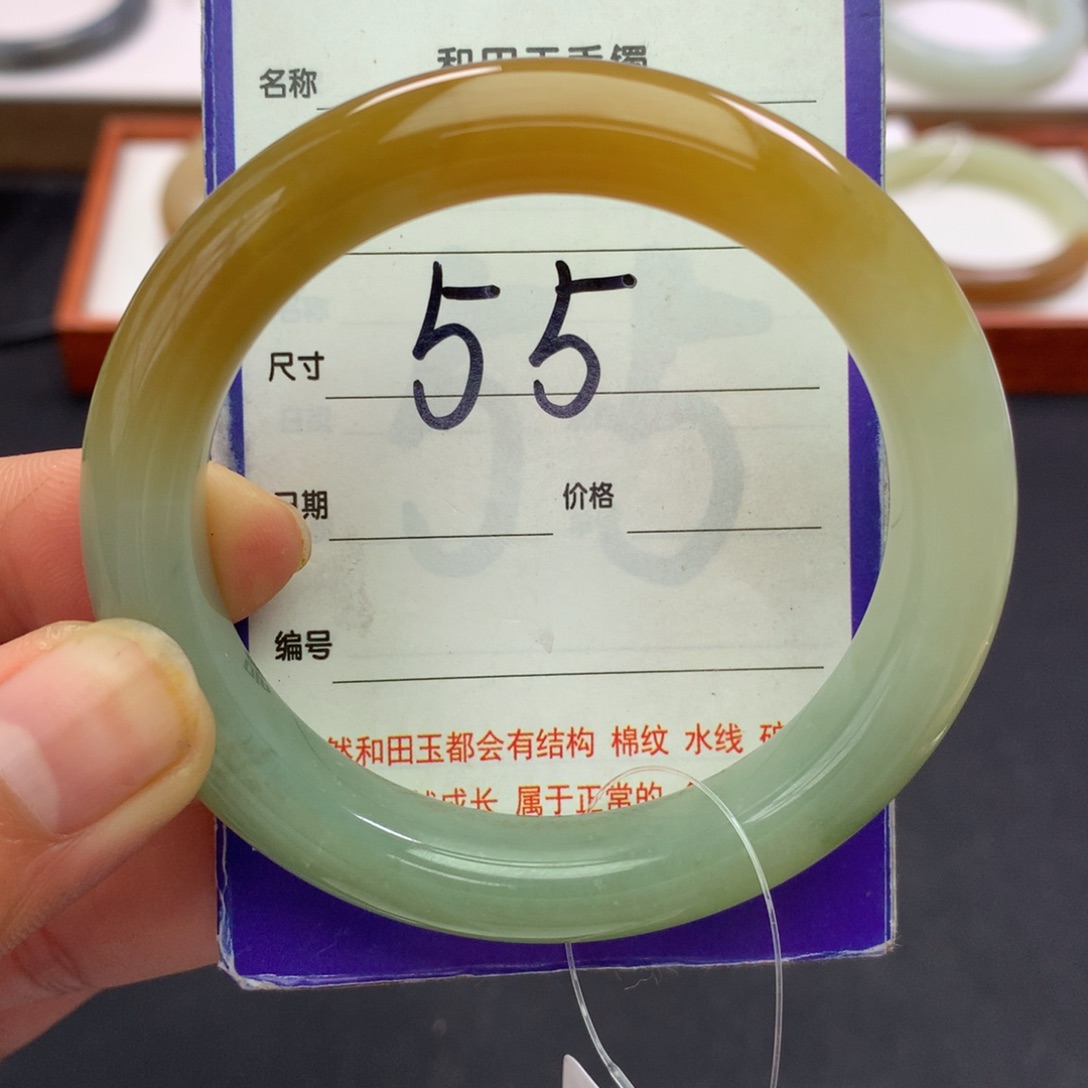 和田玉未镶嵌手镯