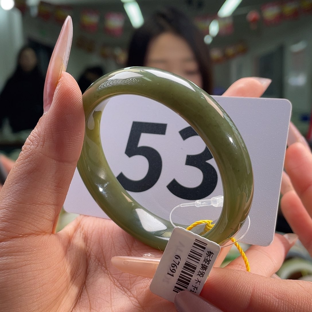 和田玉手镯未镶嵌纹