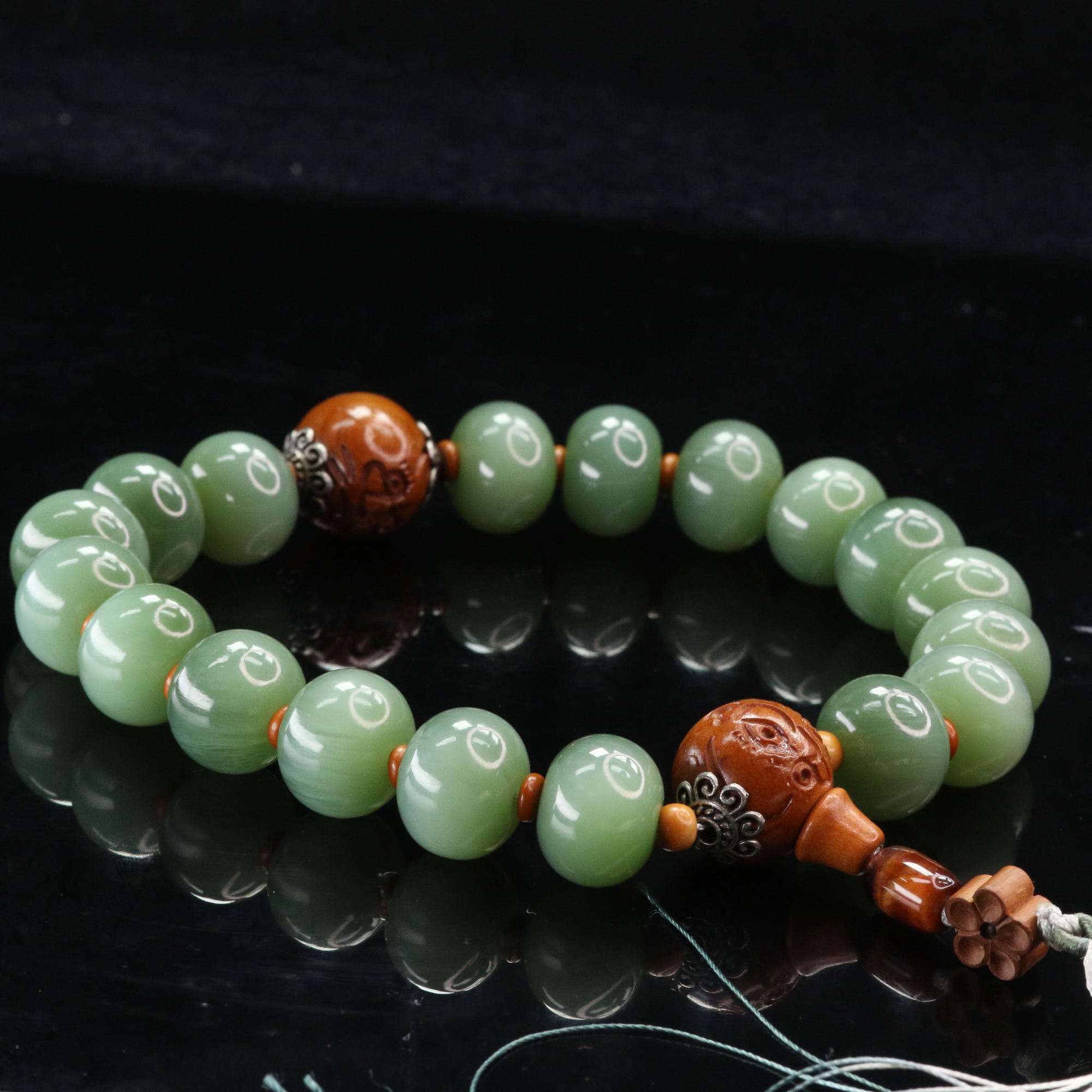 24和田玉俄七碧玉粉青猫手串/101491上海嘉禾拍卖