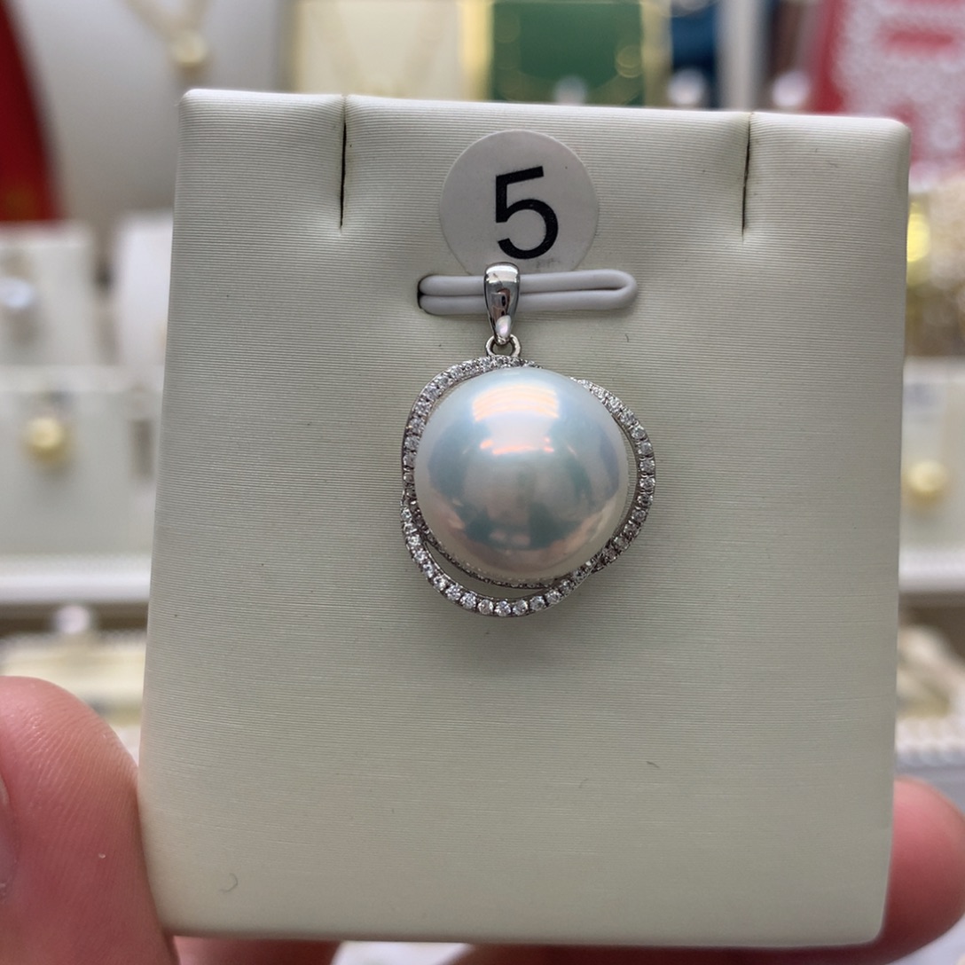 18K金镶嵌淡水珍珠吊坠(不含链)