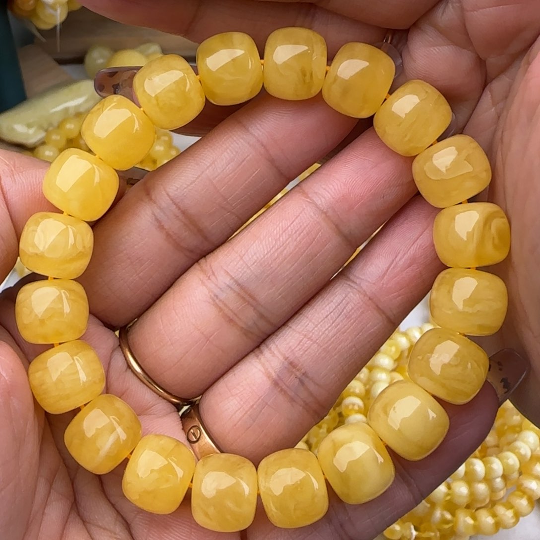 蜜蜡手链未镶嵌鸡油黄老型手串