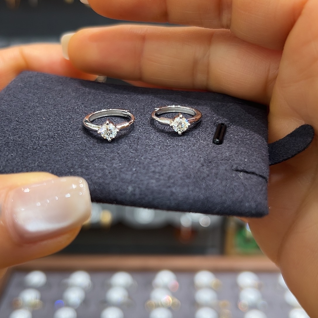 钻石耳饰18K金镶嵌一对