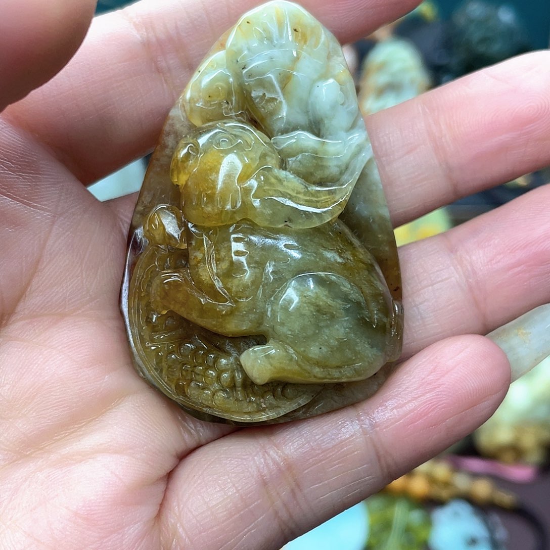 蛇纹石玉颈饰未镶嵌