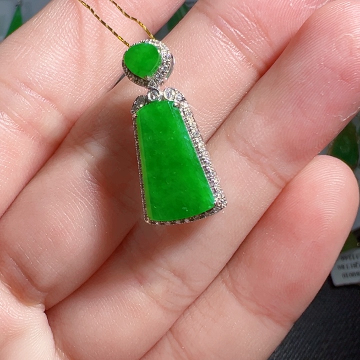 翡翠挂件18K金镶嵌翡翠