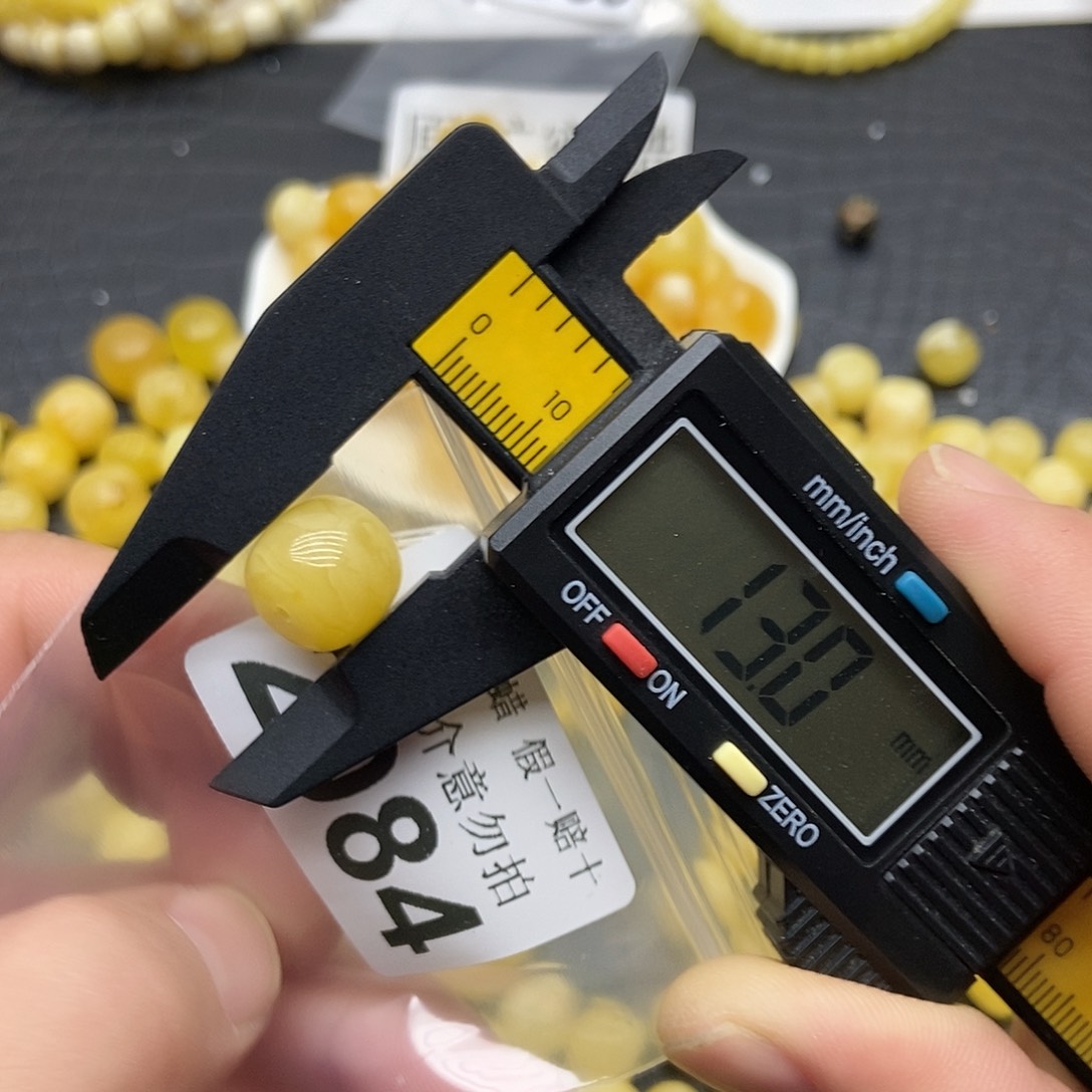 蜜蜡未镶嵌珠宝奇石2084