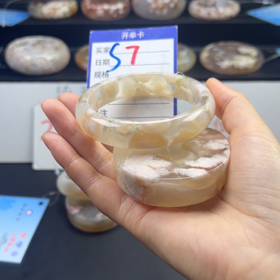 石英质玉手镯未镶嵌