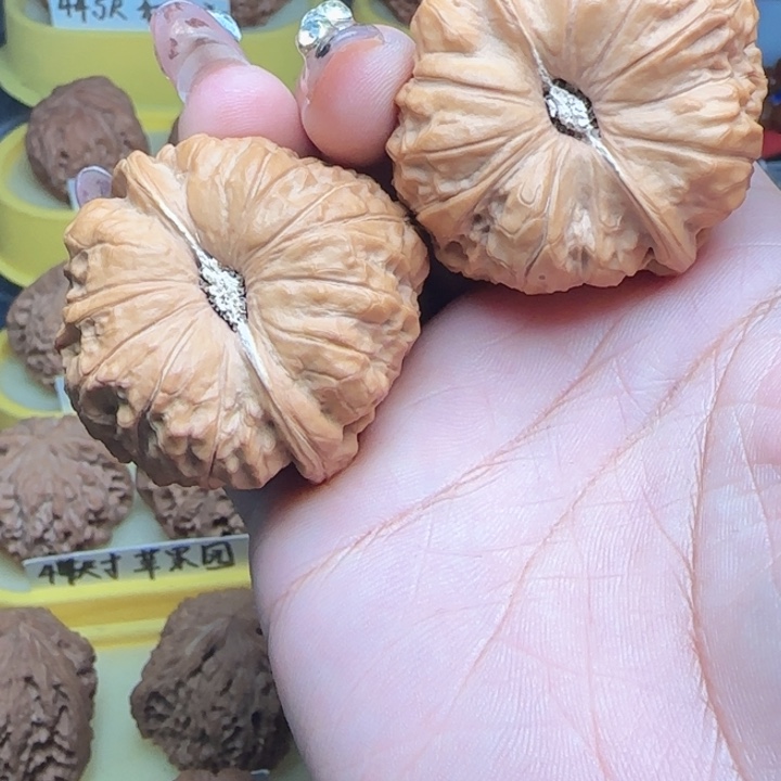 玉***）桃核吊坠弯弯核桃南瓜
