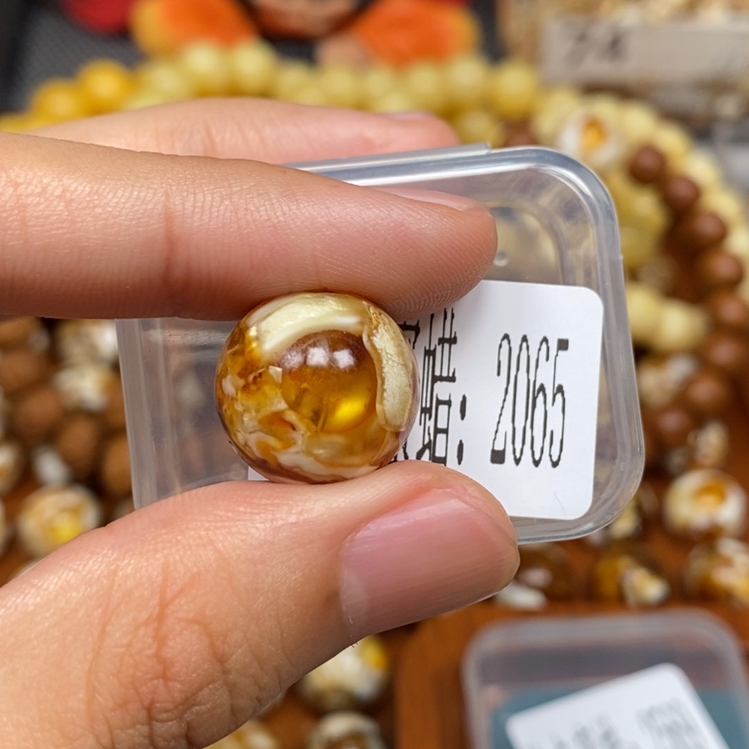 蜜蜡未镶嵌珠宝奇石2065