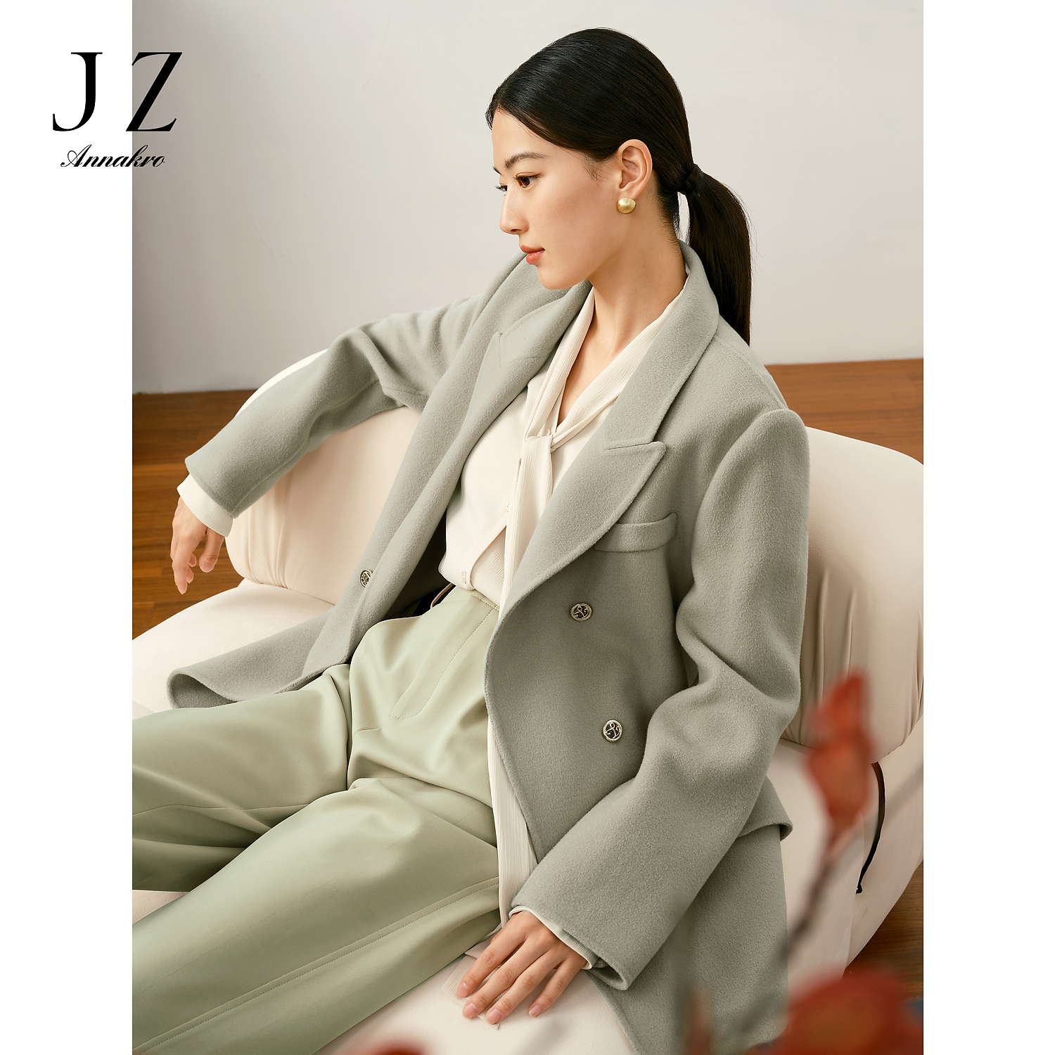 【丽公主专属】玖姿安娜蔻JTDQ72501驳领长袖通勤日常商务金属装饰