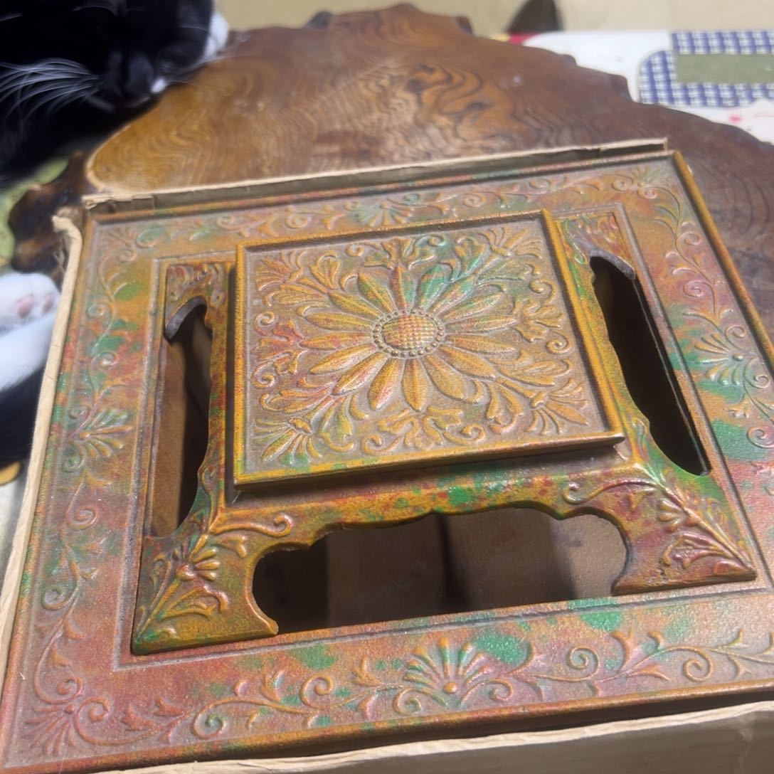 有纪念款陶瓷瓶的