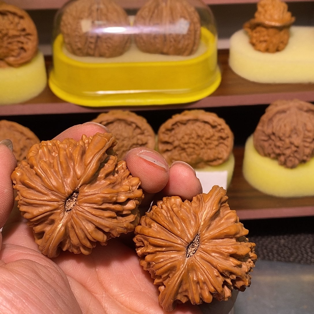 路***间把件文玩核桃46楼子