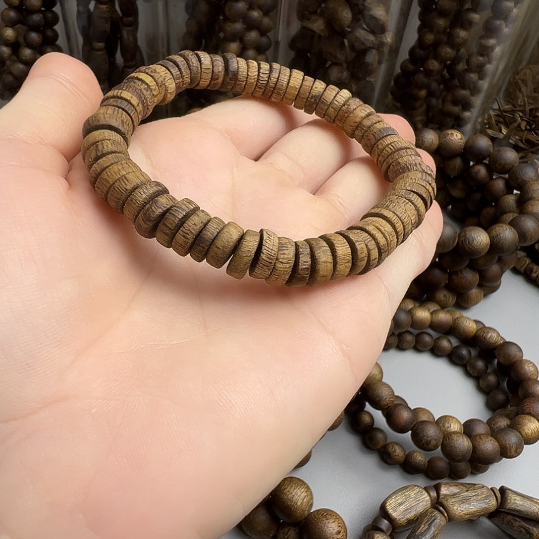 沉香碎屑沉香奇楠老料厚片珠6.3克（福利款）