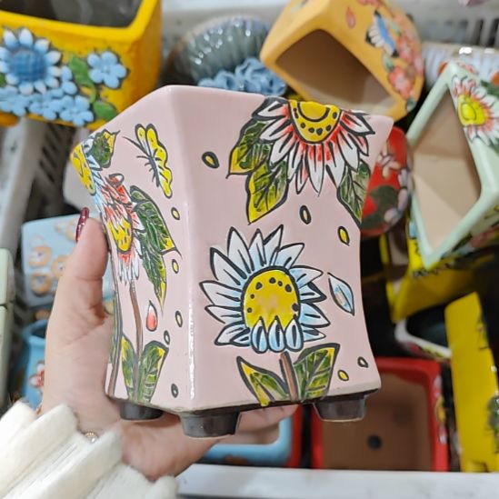 当场拍满15元发货不凑不发，花盆盆口不方不圆有针孔黑点是正常的，