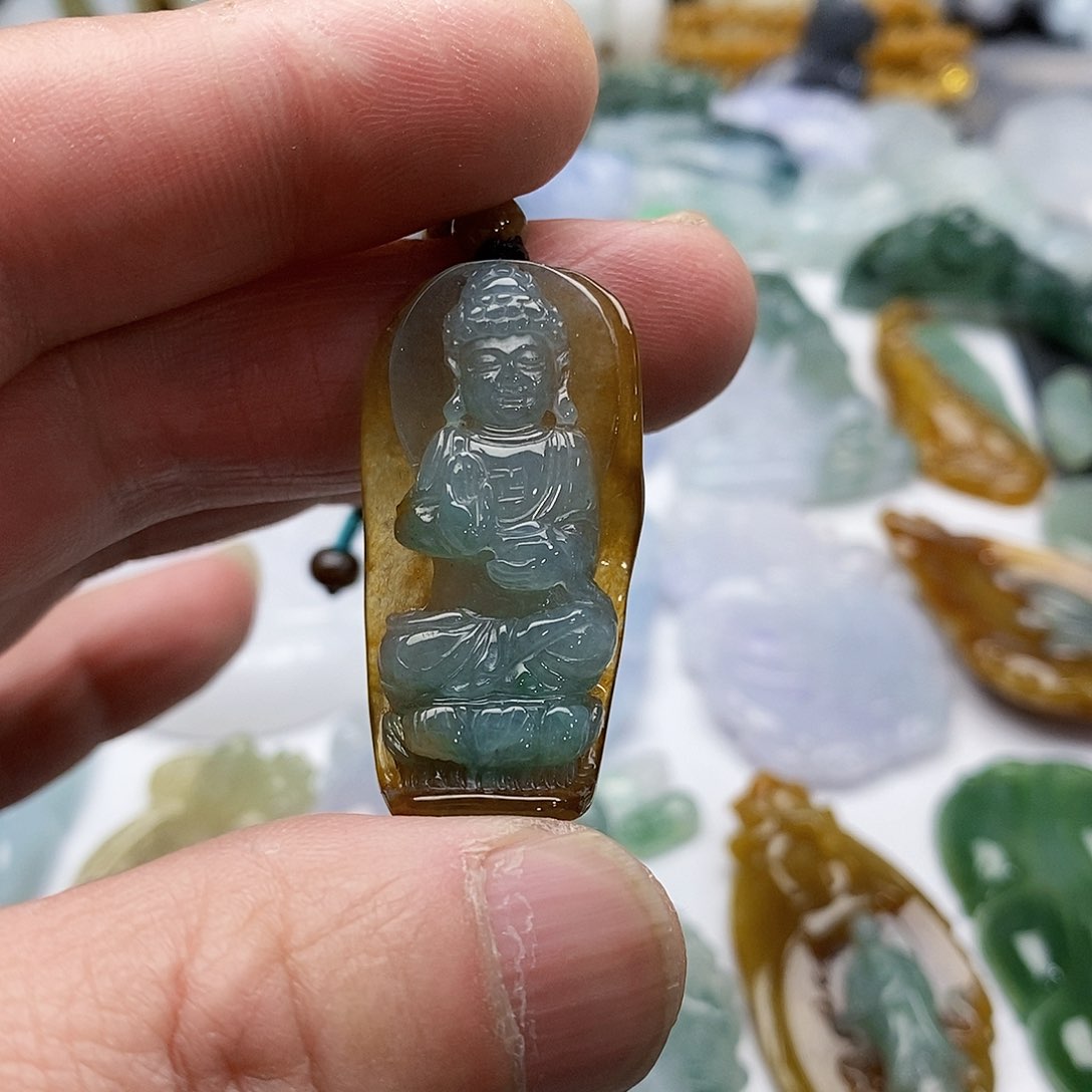 翡翠颈饰未镶嵌冰油黄佛