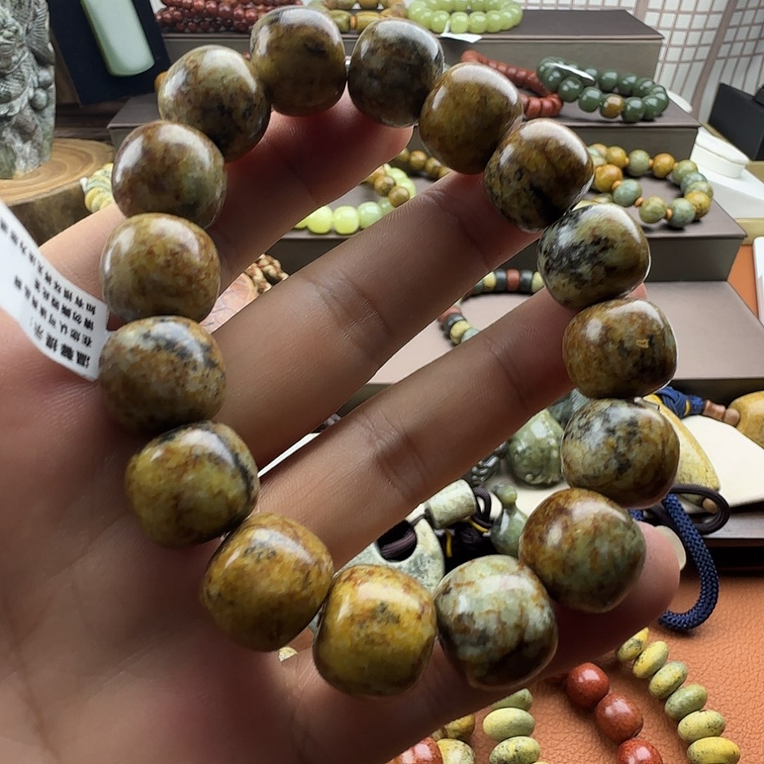 岫岩河磨玉（透闪石质玉）未镶嵌珠宝奇石