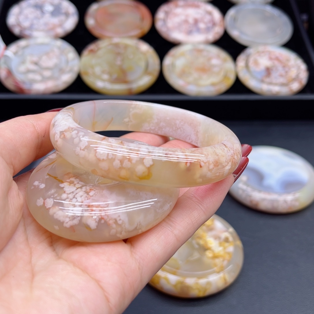 玛瑙/玉髓手镯未镶嵌61