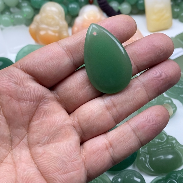 东陵石颈饰未镶嵌