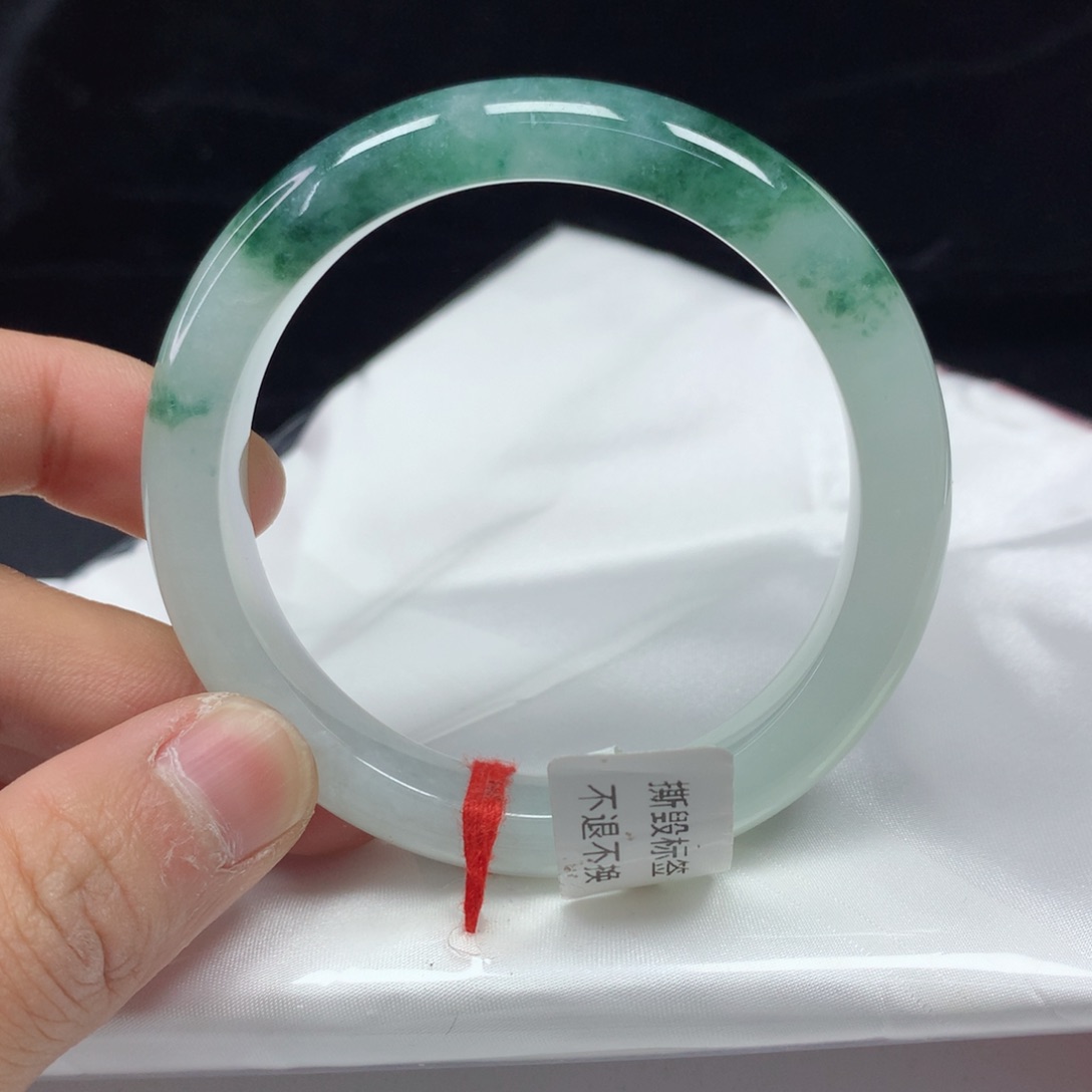 翡翠手镯（圆镯）未镶嵌55.2