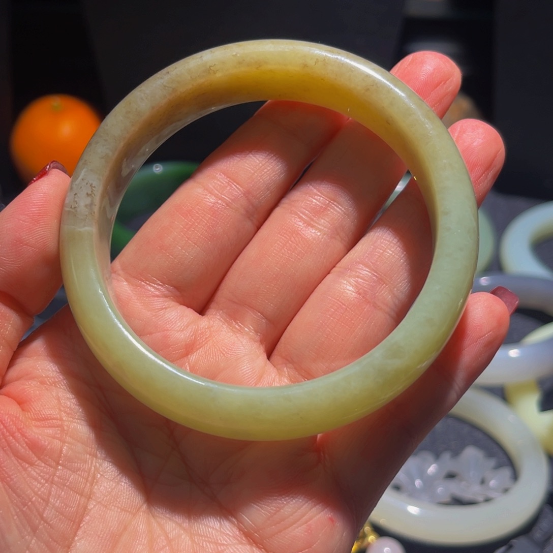 未镶嵌手镯和田玉荆****行