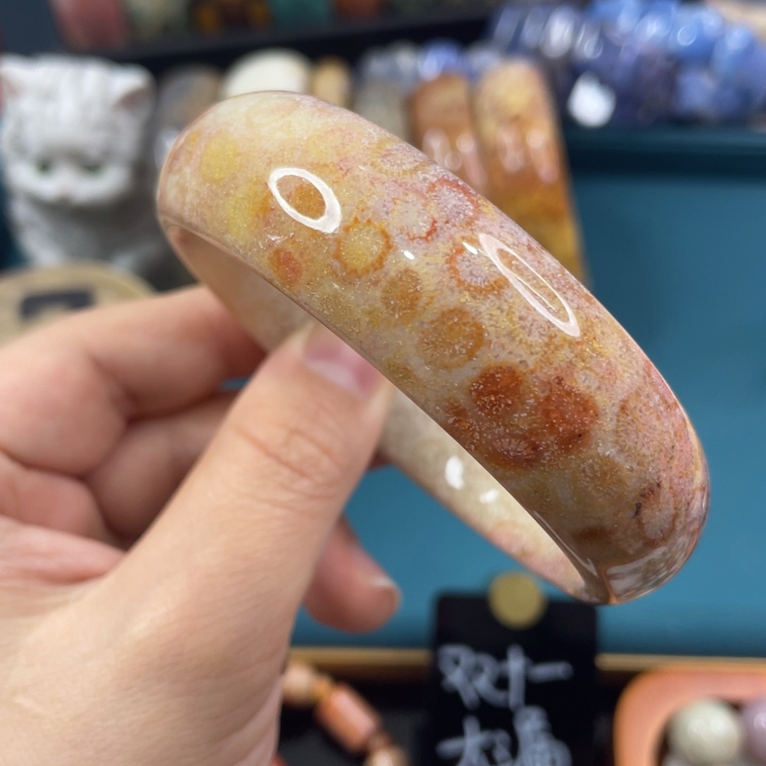 未镶嵌手镯硅化玉