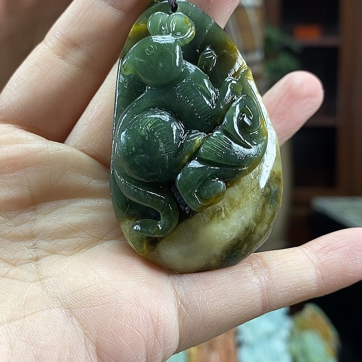 蛇纹石玉未镶嵌颈饰