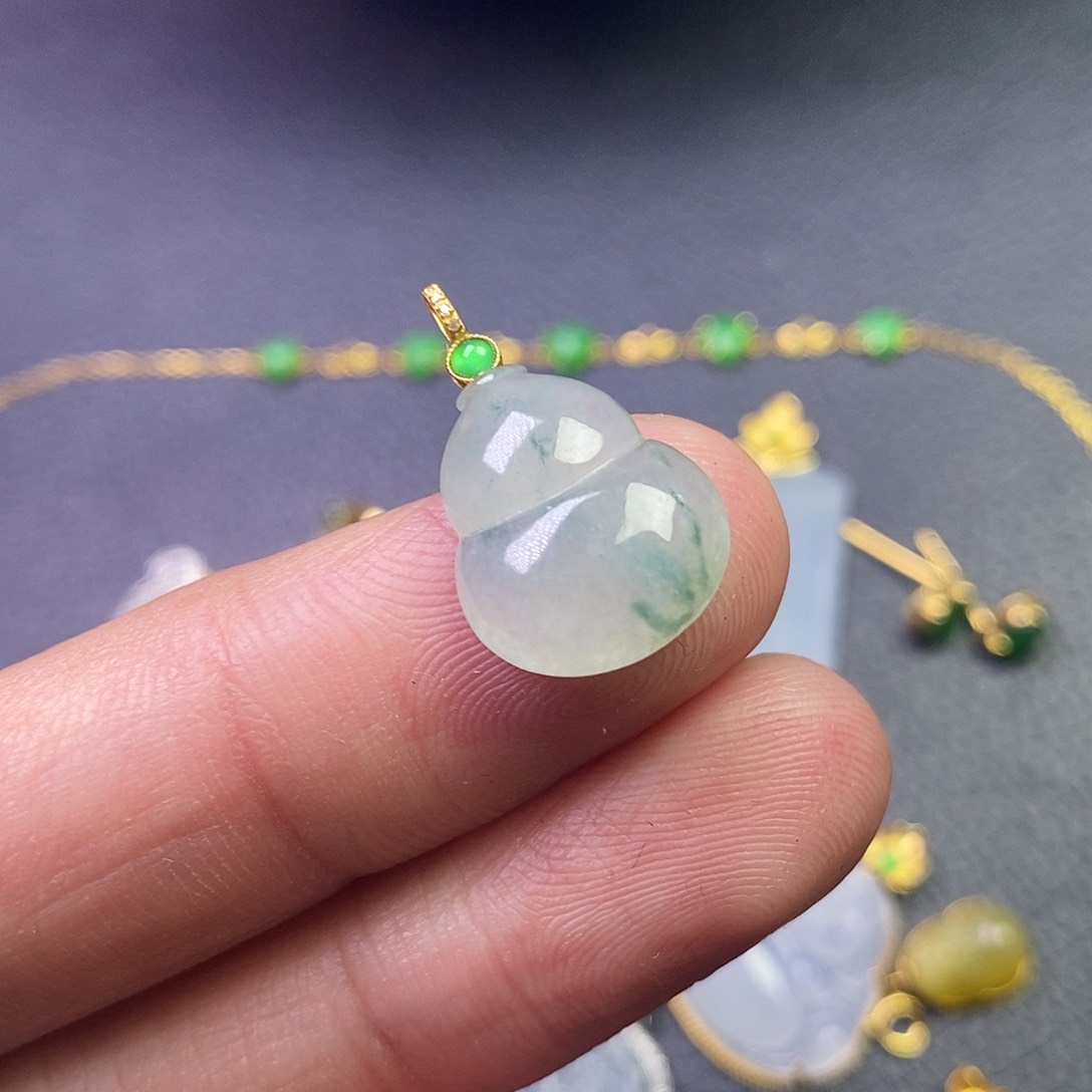 颈饰18K金镶嵌翡翠