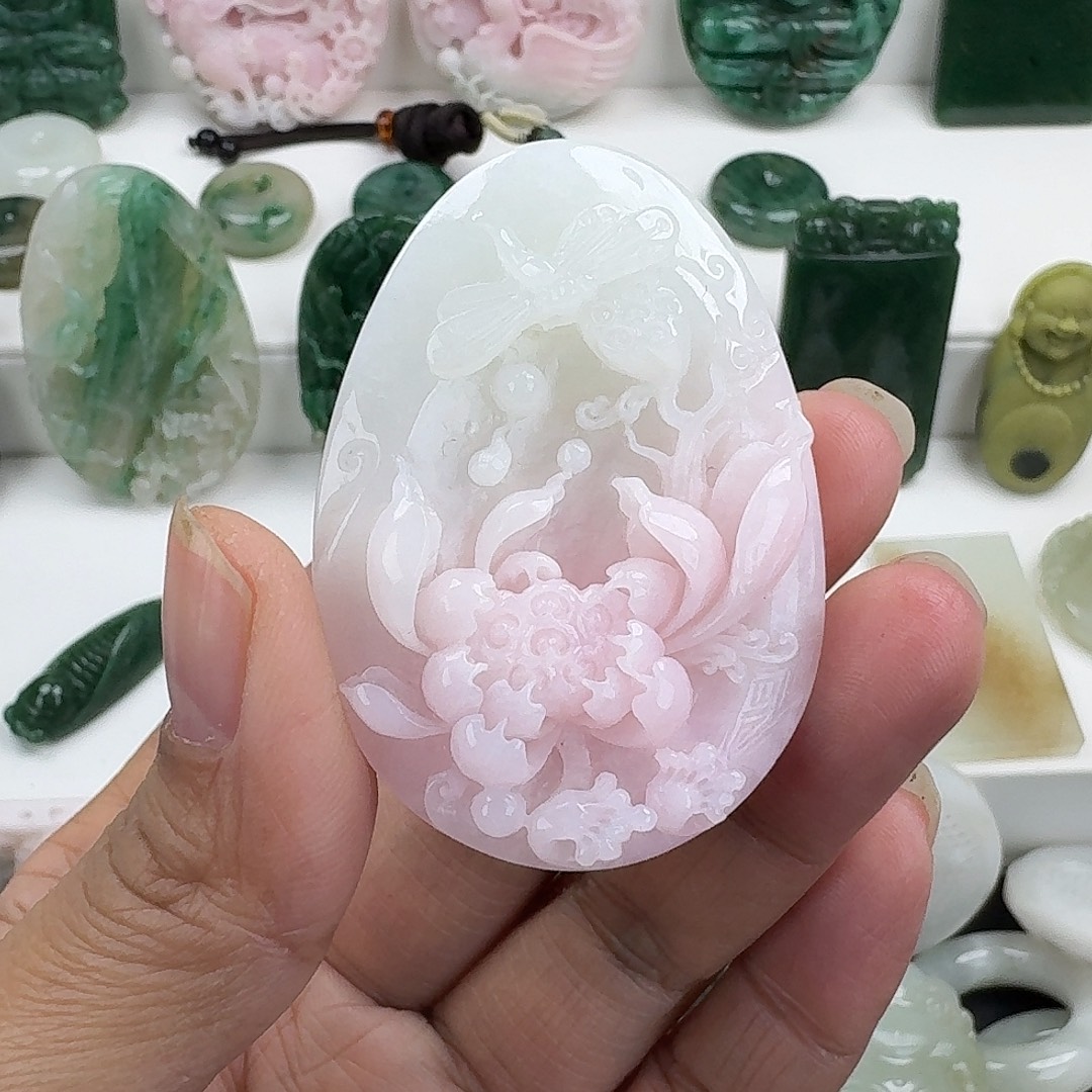 卖***娃独山玉未镶嵌颈饰