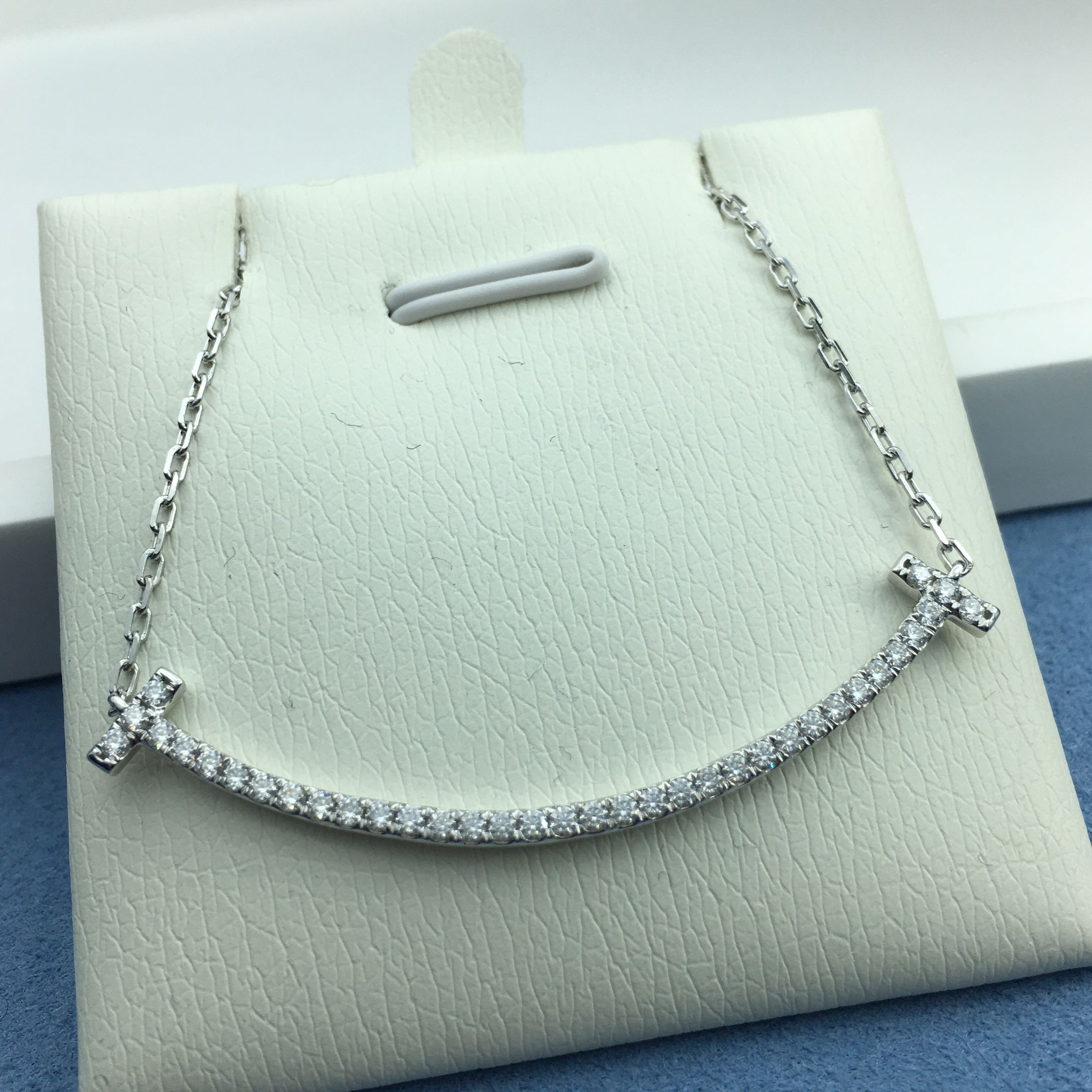 铂金镶嵌笑脸镶嵌套链