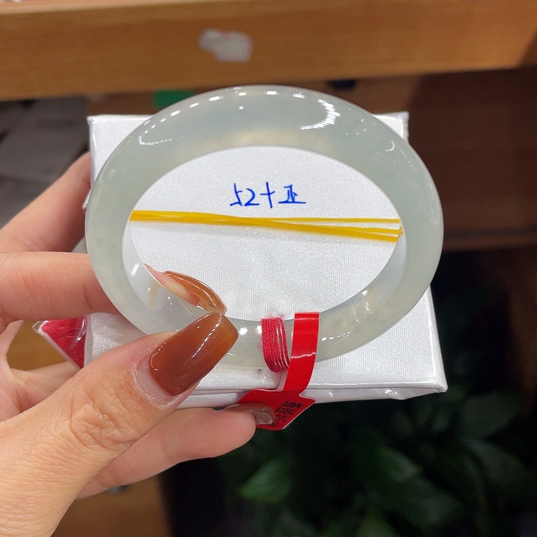 翡翠手镯未镶嵌天然翡翠